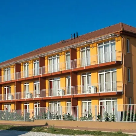 Hotel Kehida Family
