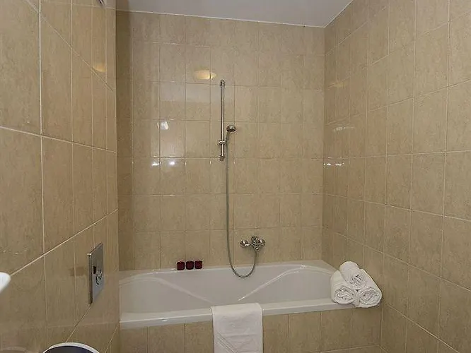 Kehida Family Кехидакустани