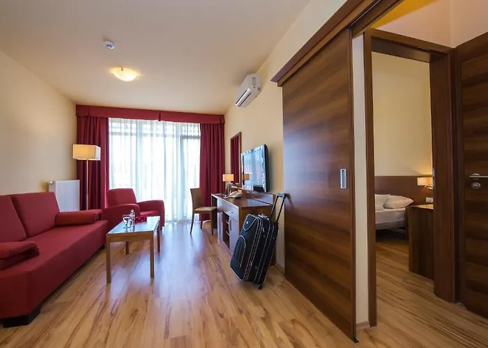 Kehida Family Кехидакустани