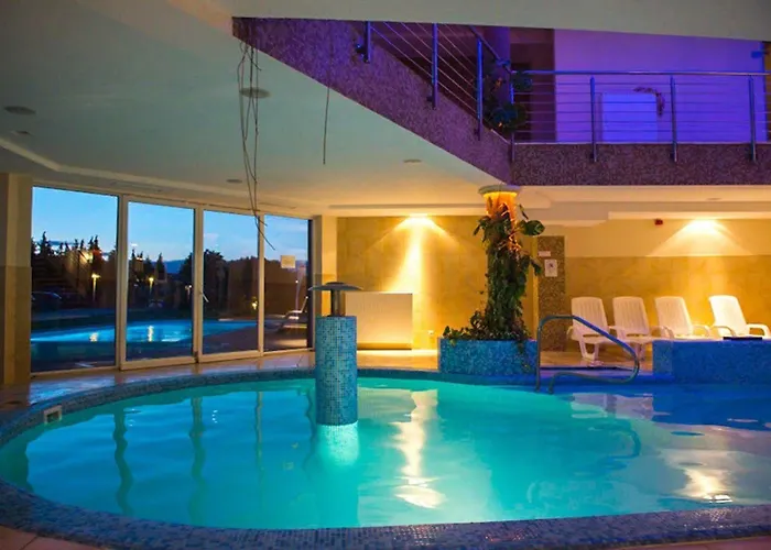 Kehida Family מלון 3*